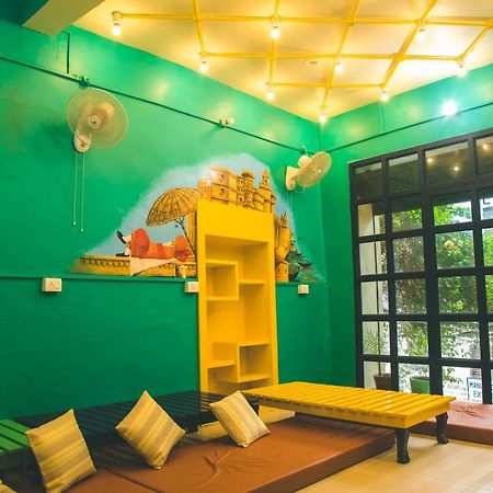 On The Ghat By Howdy Hostels Varanasi Exterior photo