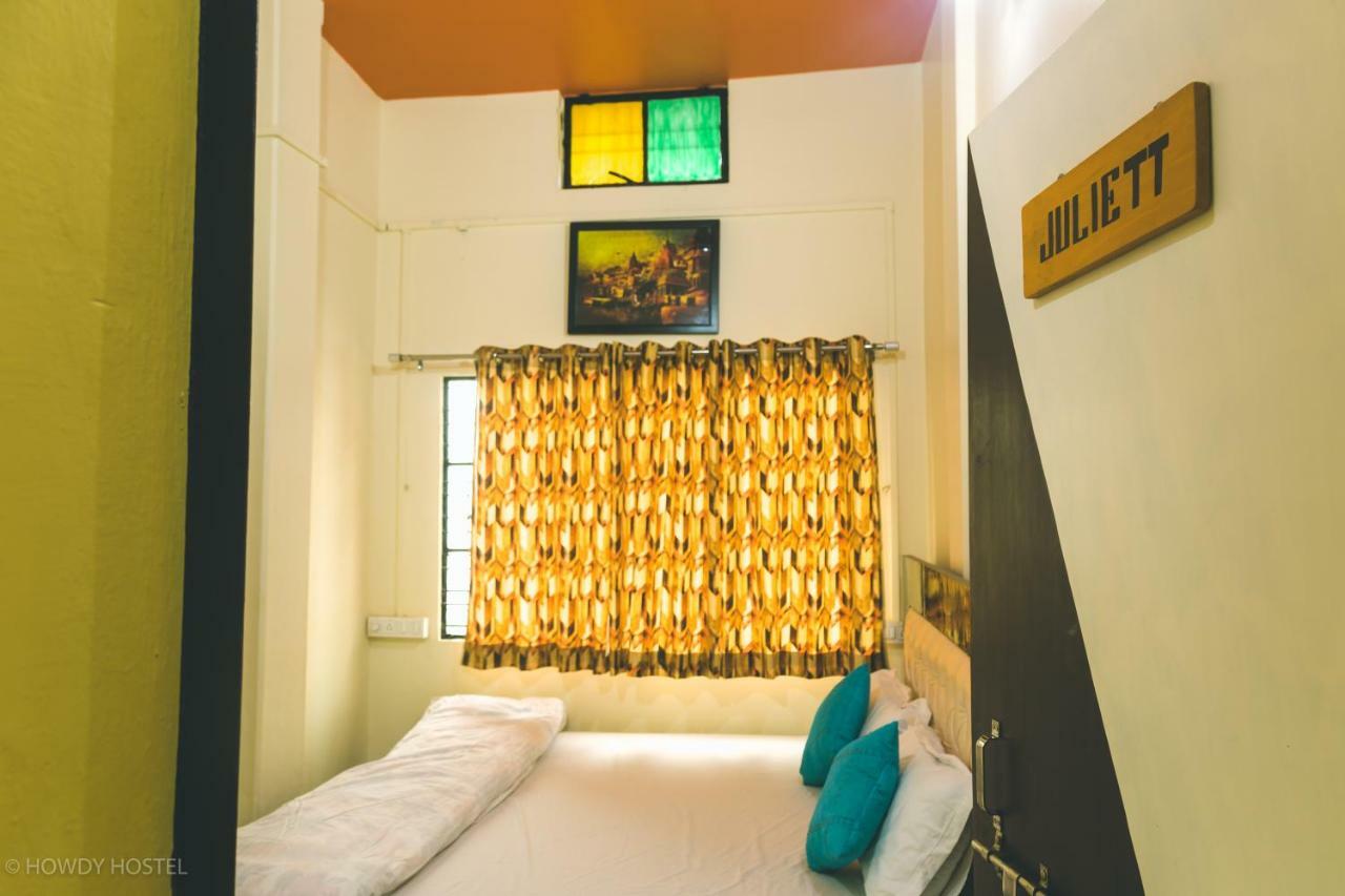 On The Ghat By Howdy Hostels Varanasi Exterior photo