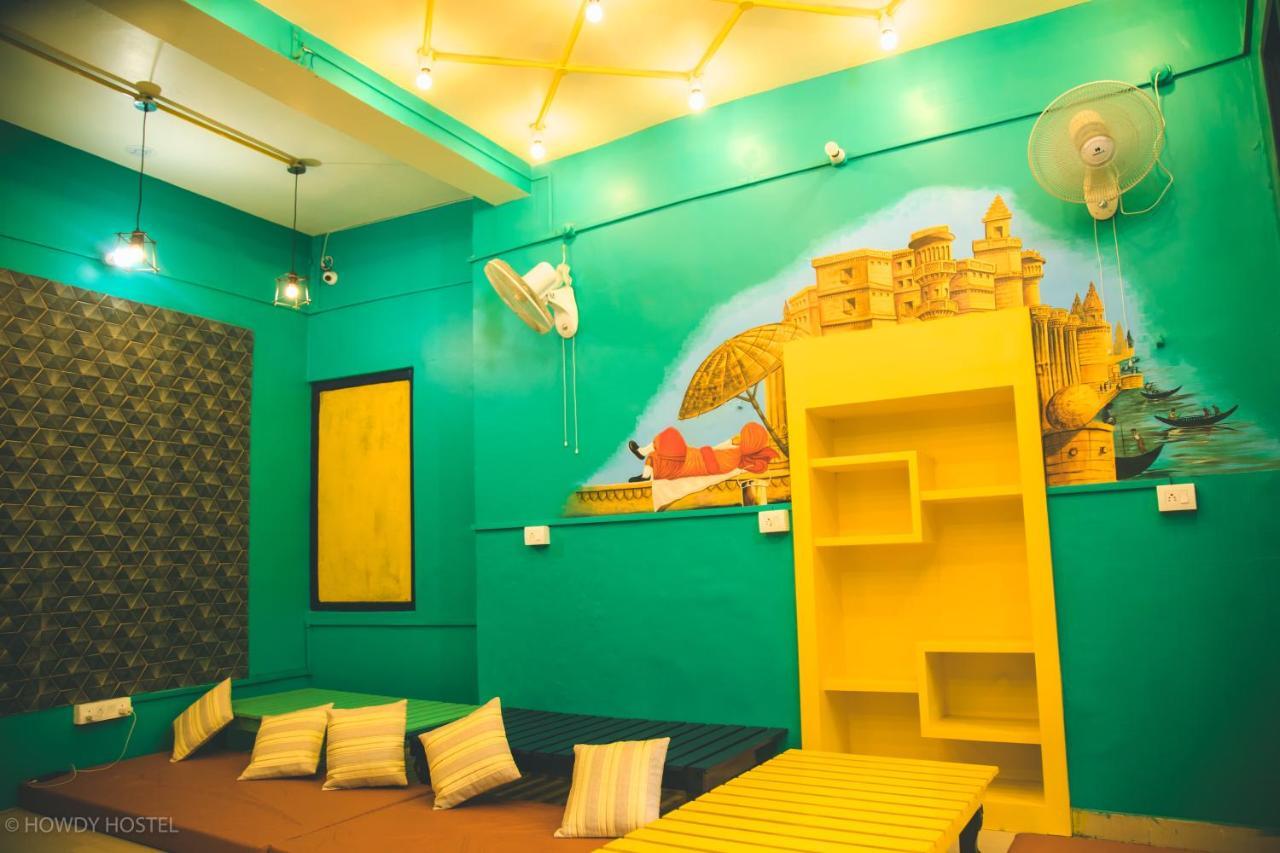 On The Ghat By Howdy Hostels Varanasi Exterior photo